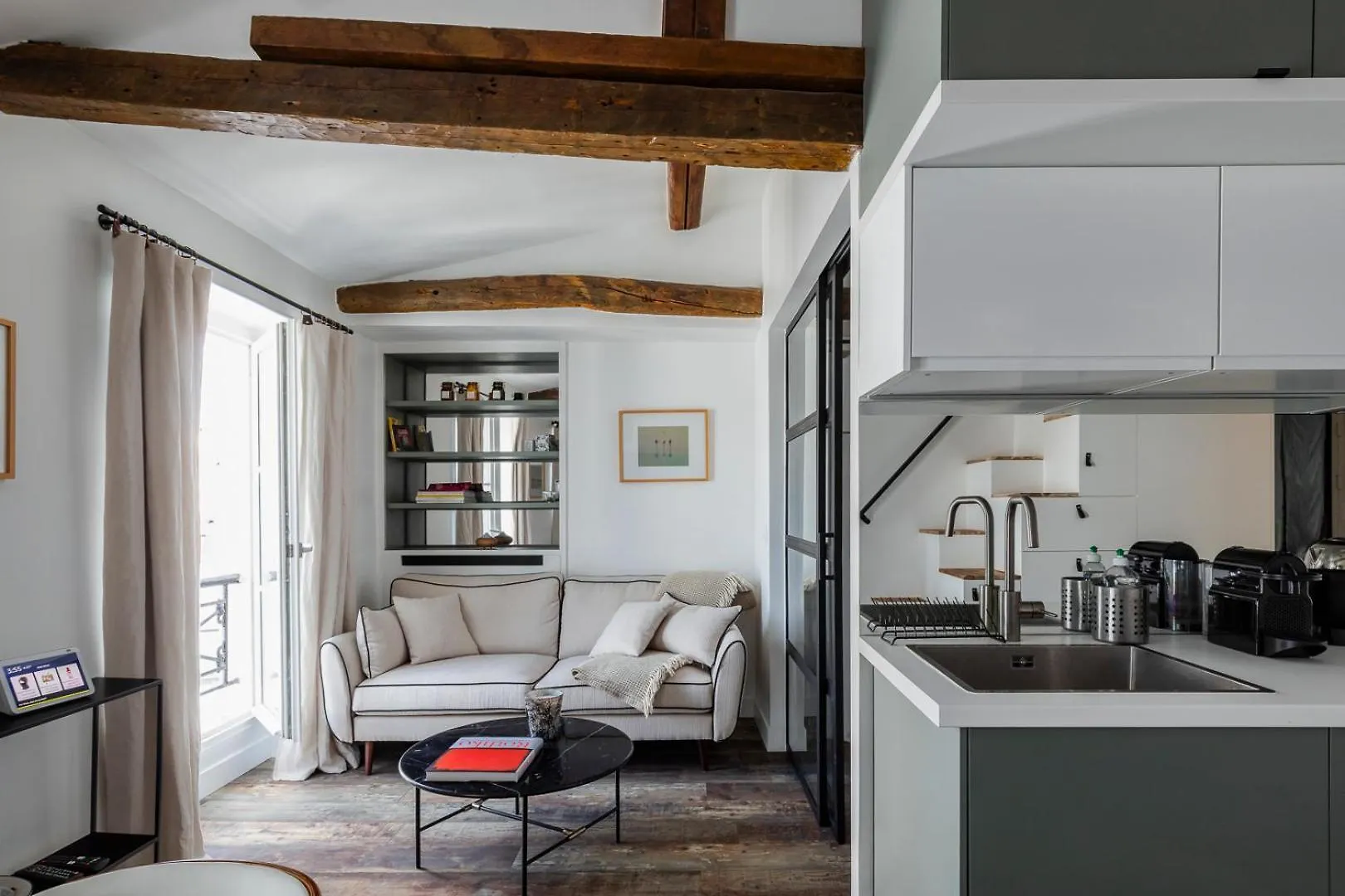 Charming Newly Renovated In The Heart Of St Germain Des Pres Apartment *